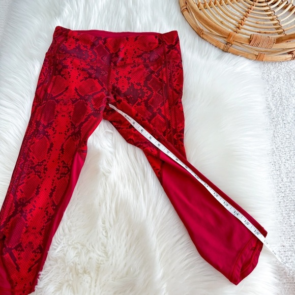 Lululemon Vent It Out Crop Mini Leggings Ziggy Snake Red Tide Cranberry - Picture 12 of 12